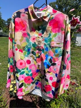 Linda Liam Charleston - Valeria Bright Floral Button-Up Blouse in Pink & Multi